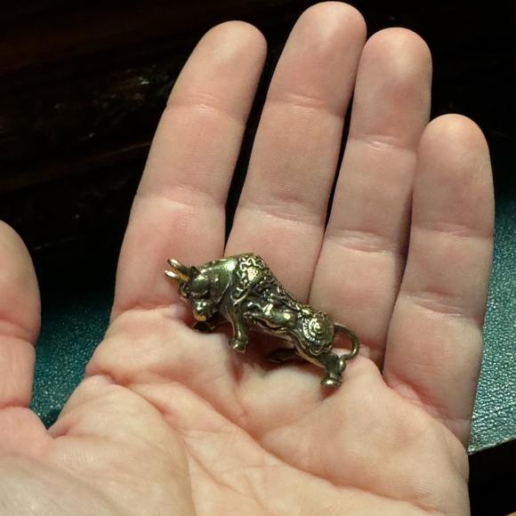 Solid Brass Bull Vintage-style Sculpture Desk Decor - Picture 8 of 8